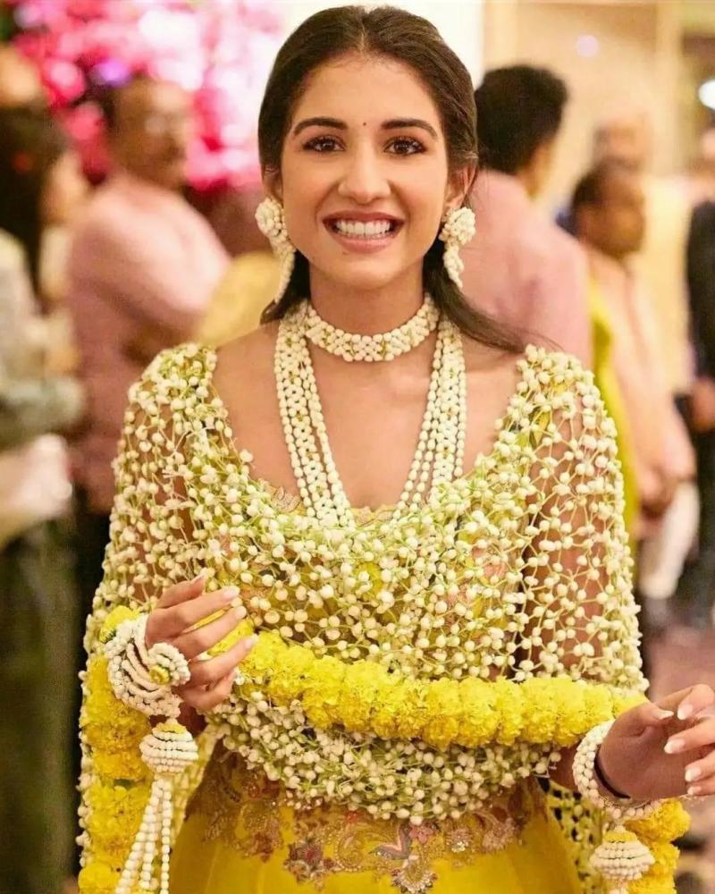 rich-couple-anant-ambani-and-radhika-merchant-photos